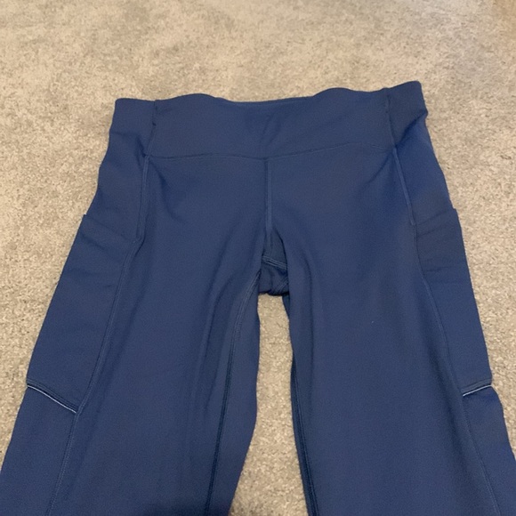 Like new Lululemon Speed Up legging size 6 - Picture 3 of 9
